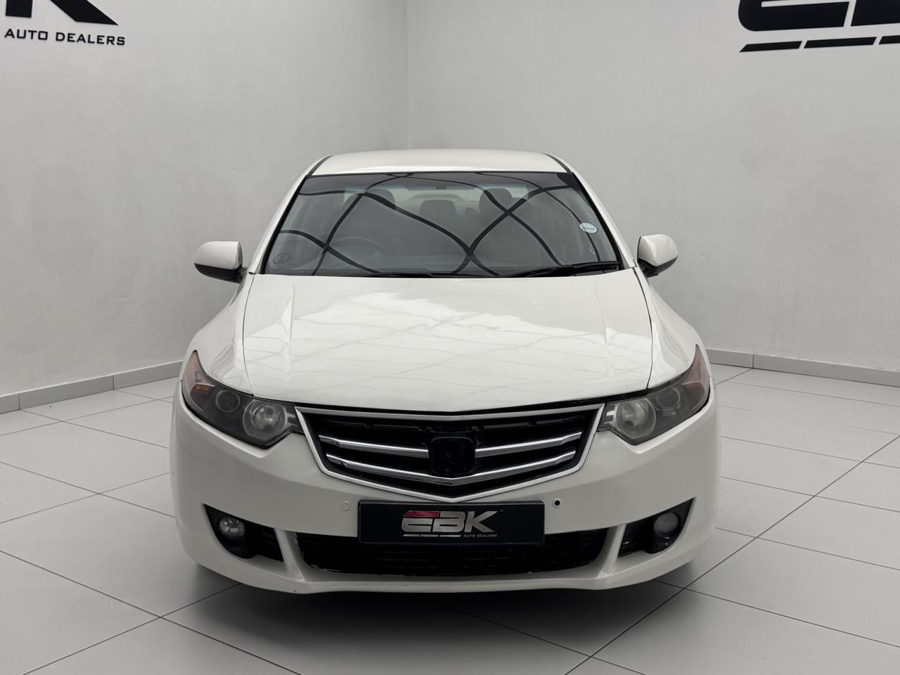 Honda Accord 2.0 L EBK Diagonal Street