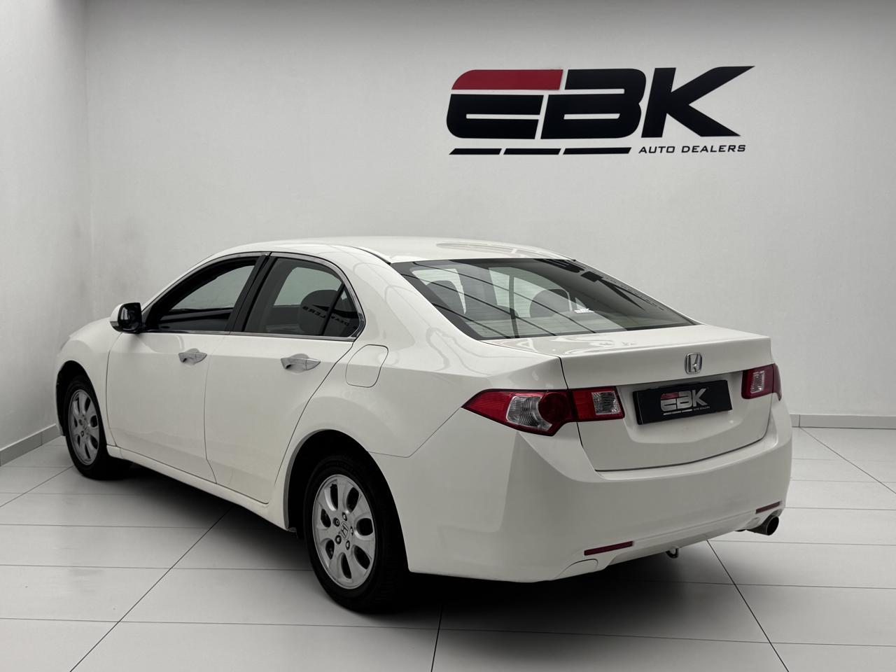Honda Accord 2.0 L EBK Diagonal Street