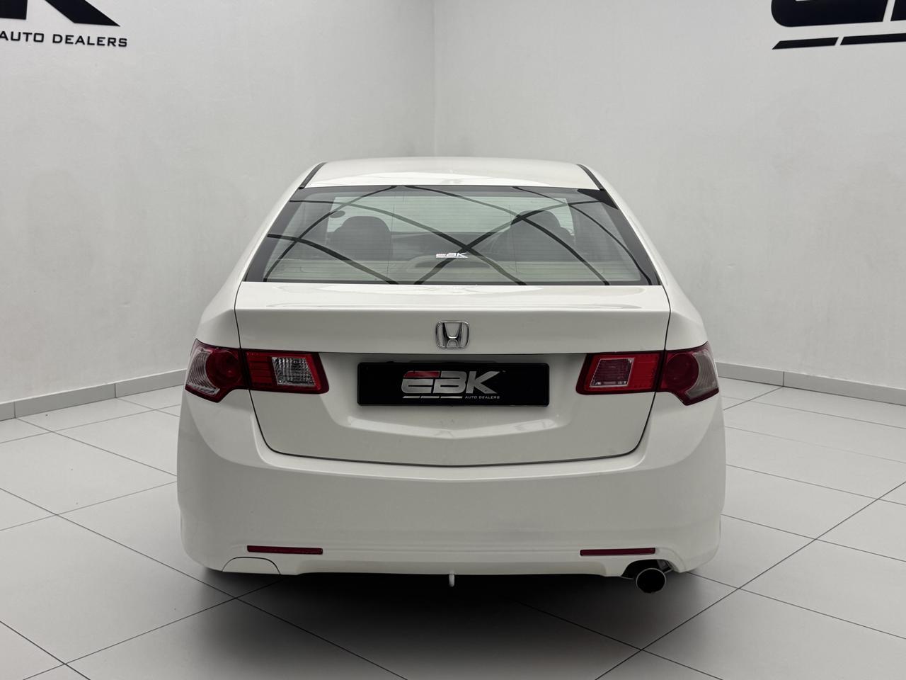 Honda Accord 2.0 L EBK Diagonal Street