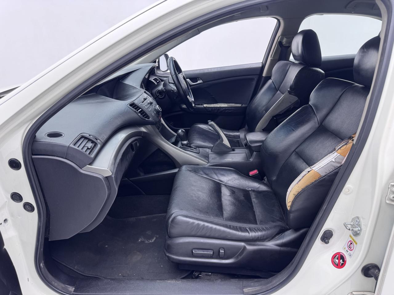 Honda Accord 2.0 L EBK Diagonal Street