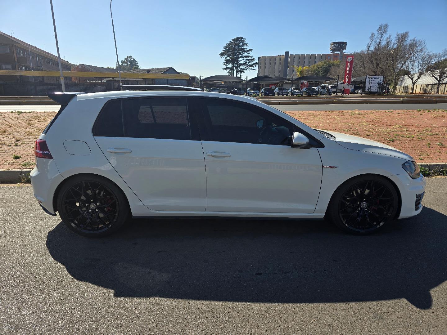 2015 Volkswagen Golf GTI Auto