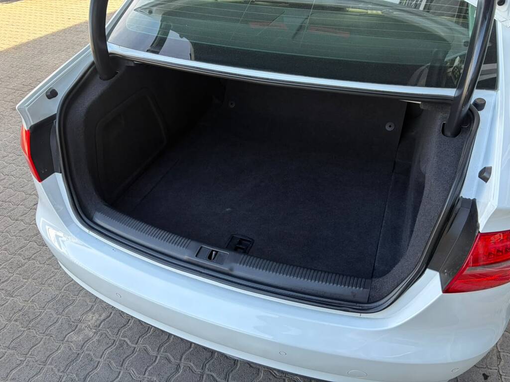 Audi A4 2.0TDI SE Auto Authentique Autos