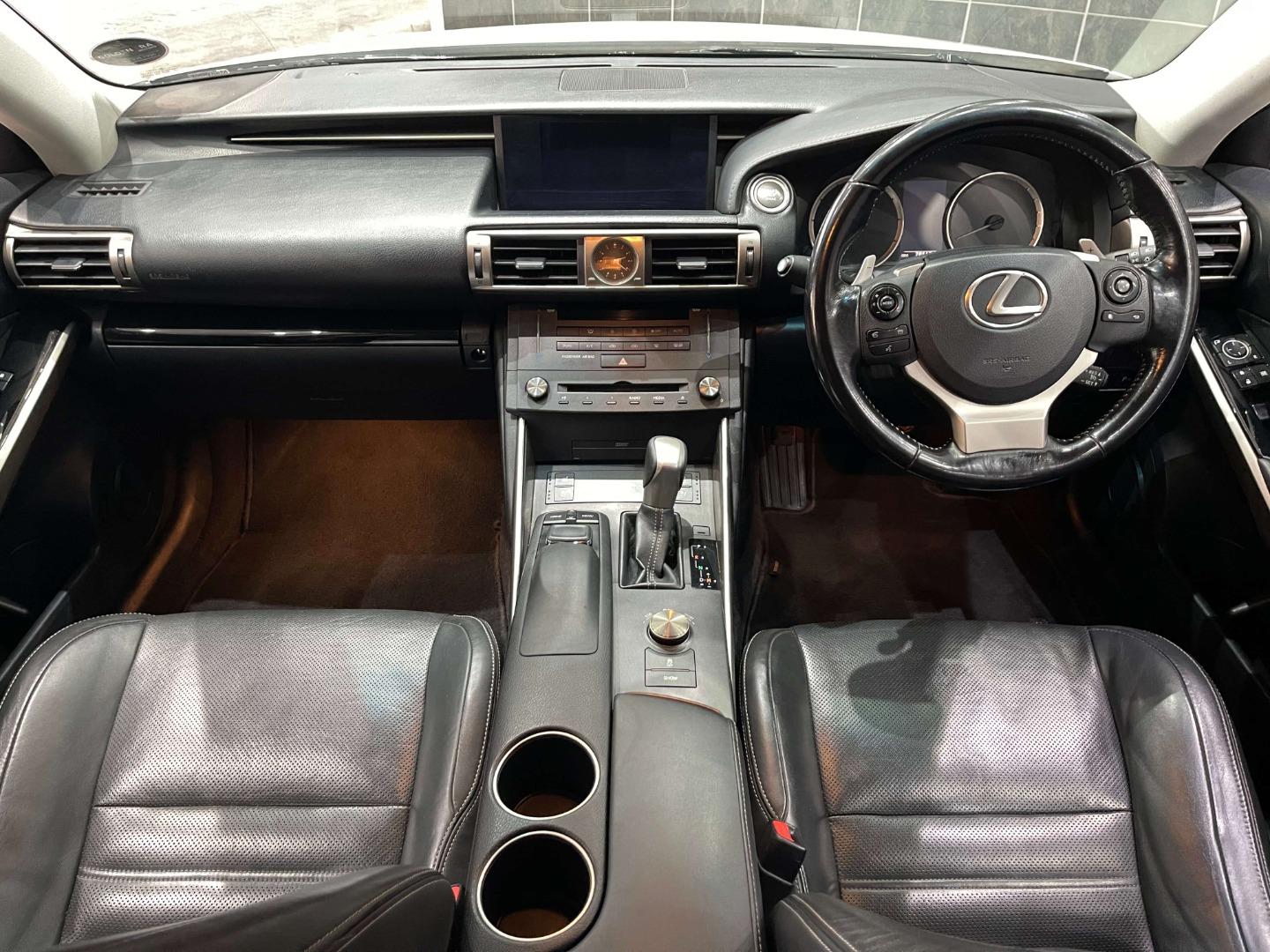 Lexus IS 200t EX Golden Era Motors