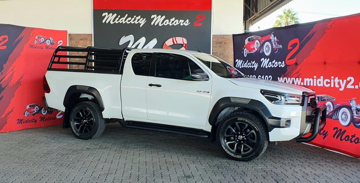 Toyota Hilux 2.8GD-6 Xtra Cab 4x4 Legend Auto Midcity Motors 2