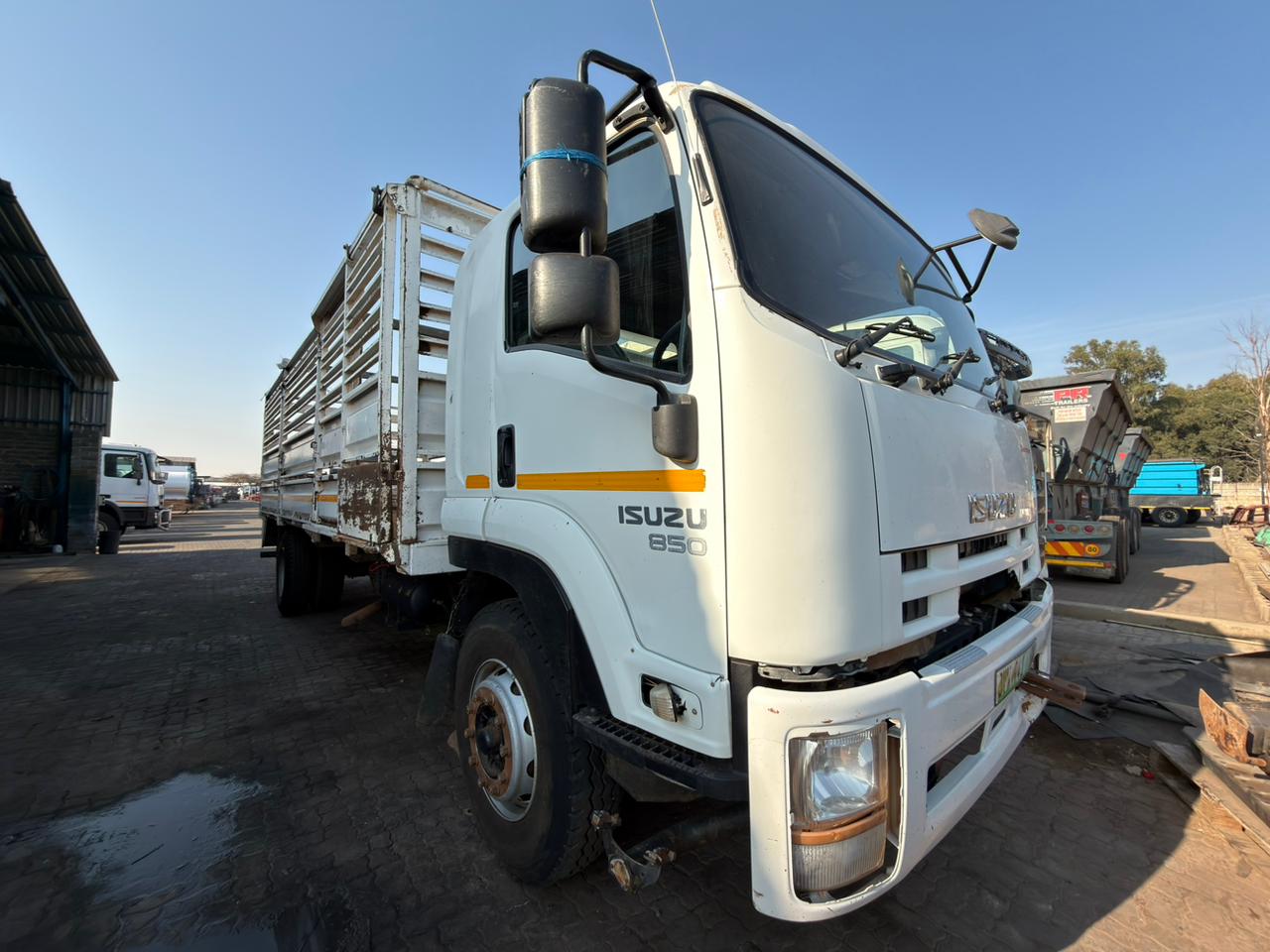 2013 Isuzu FTR850 Cattle body for sale