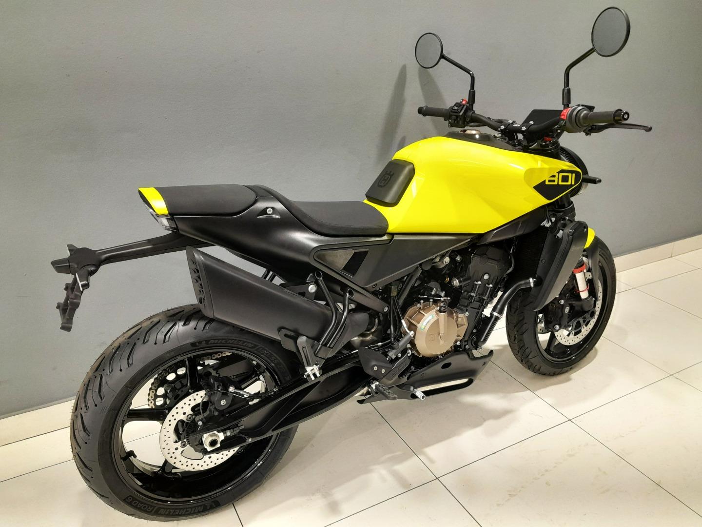Husqvarna SVARTPILEN 801