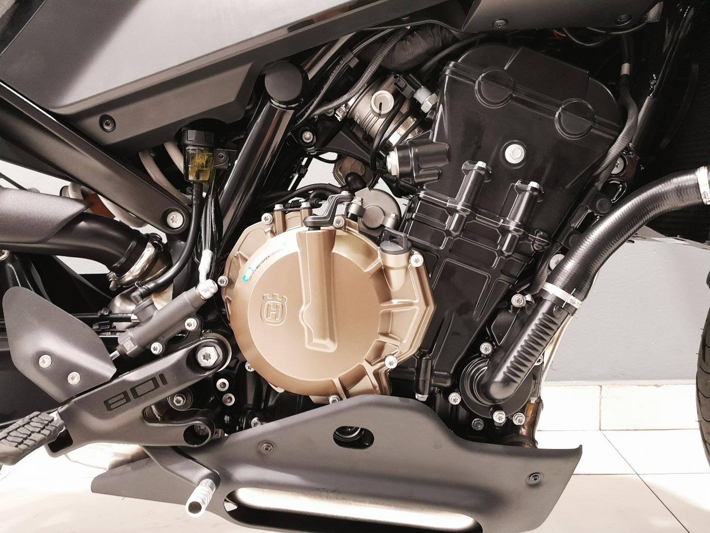 Husqvarna SVARTPILEN 801