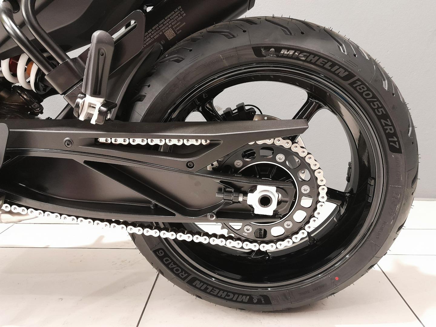 Husqvarna SVARTPILEN 801