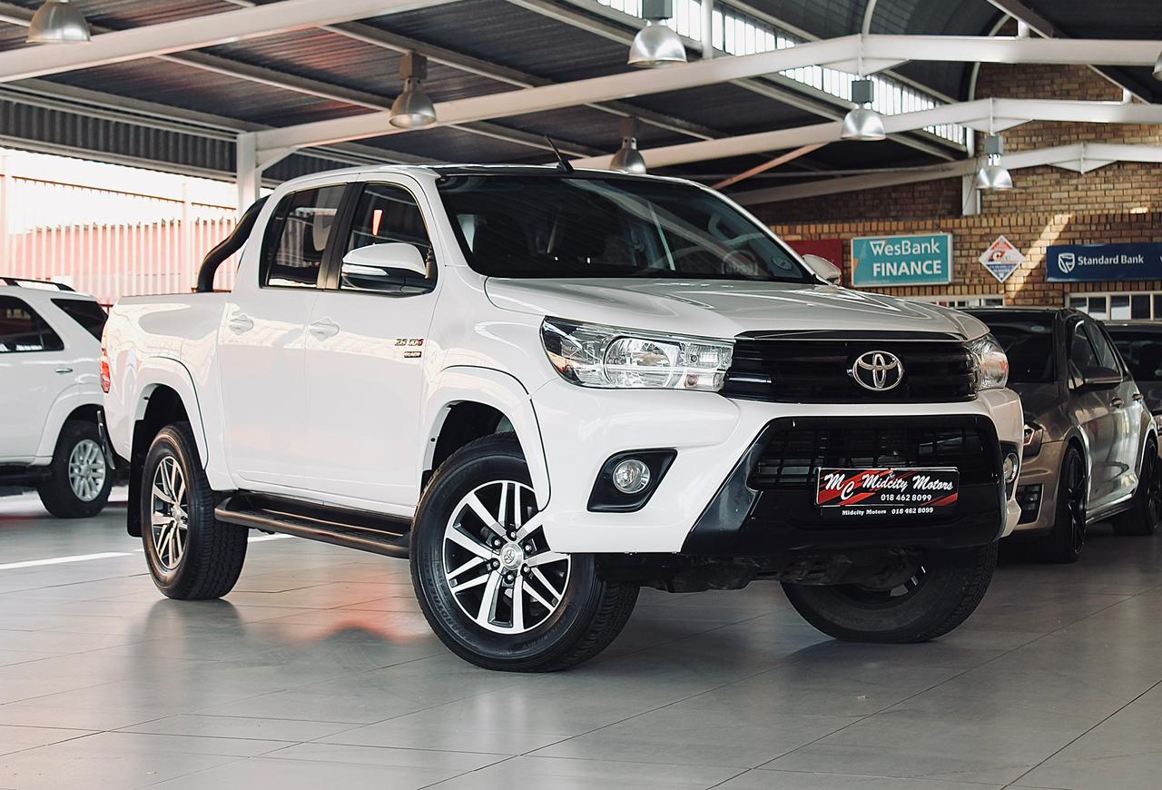 2018 Toyota Hilux 2.8GD-6 Double Cab 4x4 Raider Black Limited Edition for sale