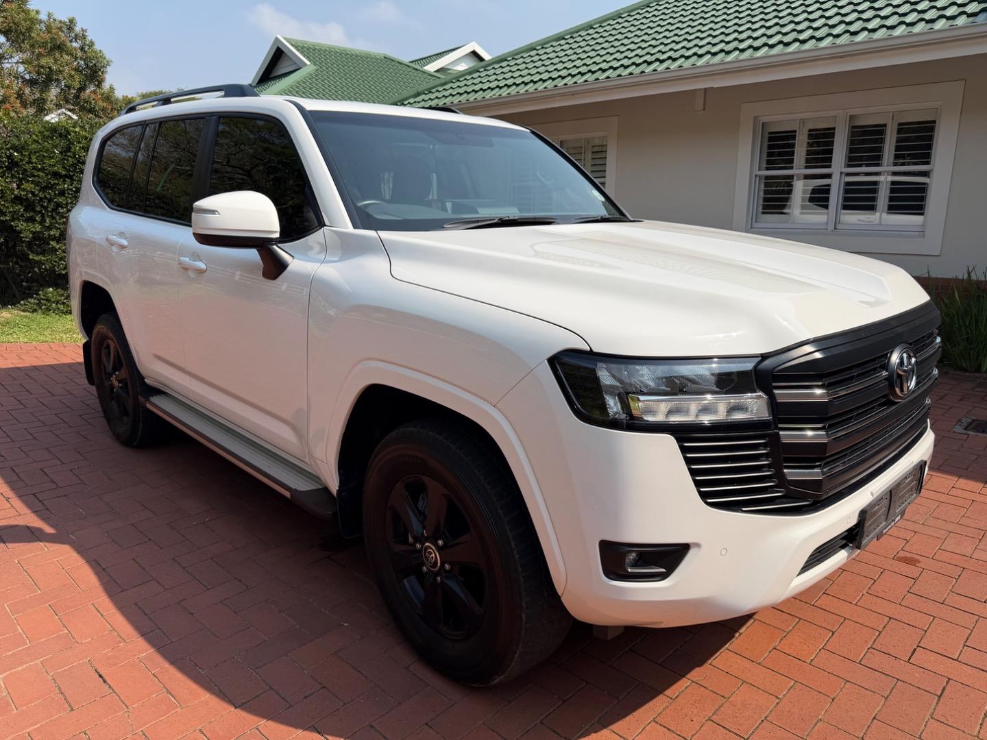 2023 Toyota Land Cruiser 300 3.3D GX-R