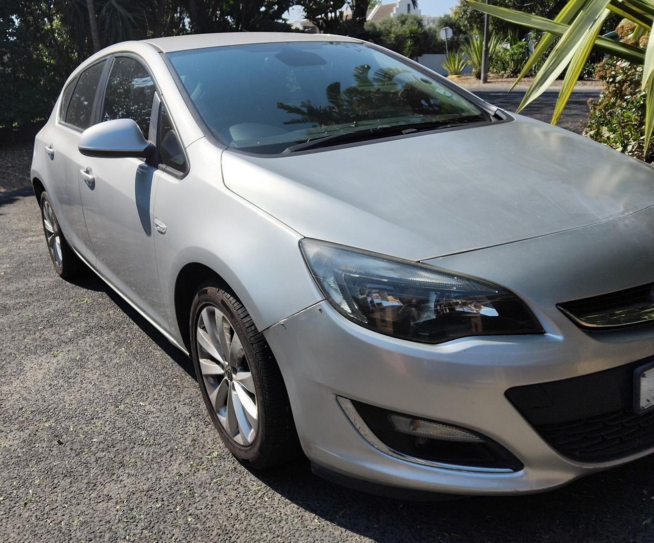 2014 Opel Astra Hatch 1.4 Turbo Enjoy