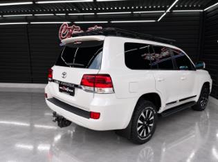 2017 Toyota Land Cruiser 200 4.5D-4D V8 VX-R for sale