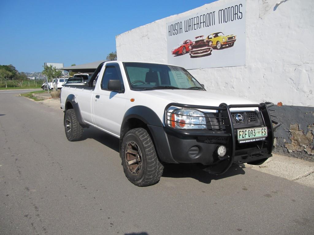 2017 Nissan NP300 Hardbody 2.4 4x4 Mid