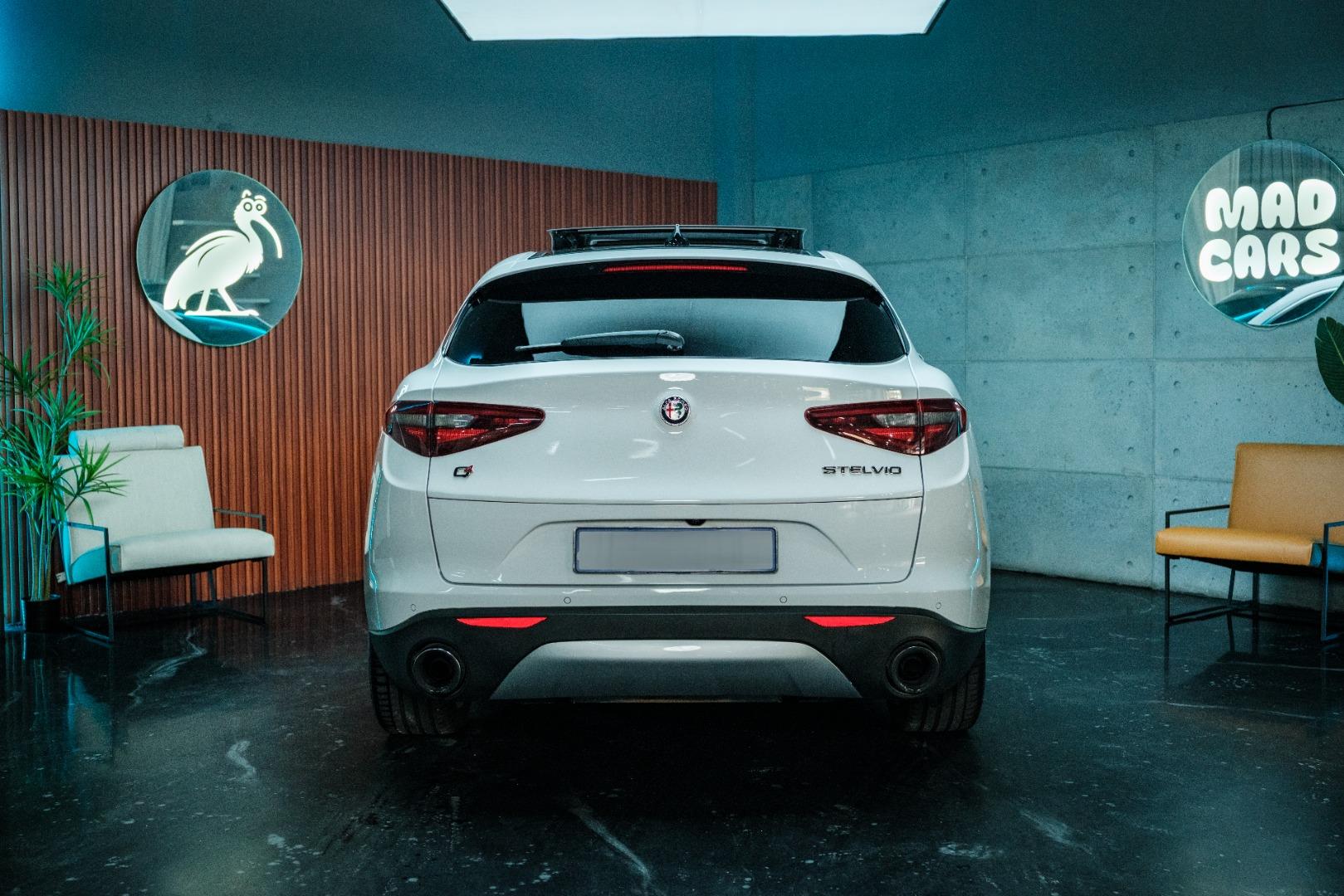 Alfa Romeo Stelvio 2.0T First Edition Q4 Mad Cars
