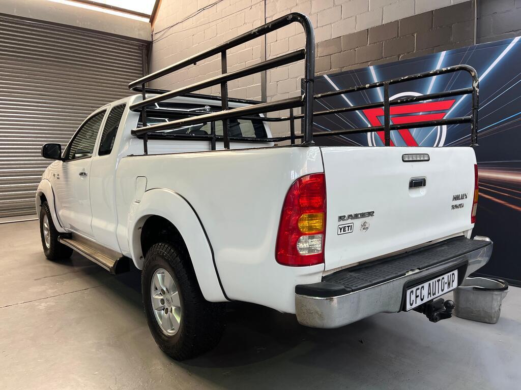 Toyota Hilux 3.0D-4D Xtra Cab 4x4 Raider Car Finance Consultants