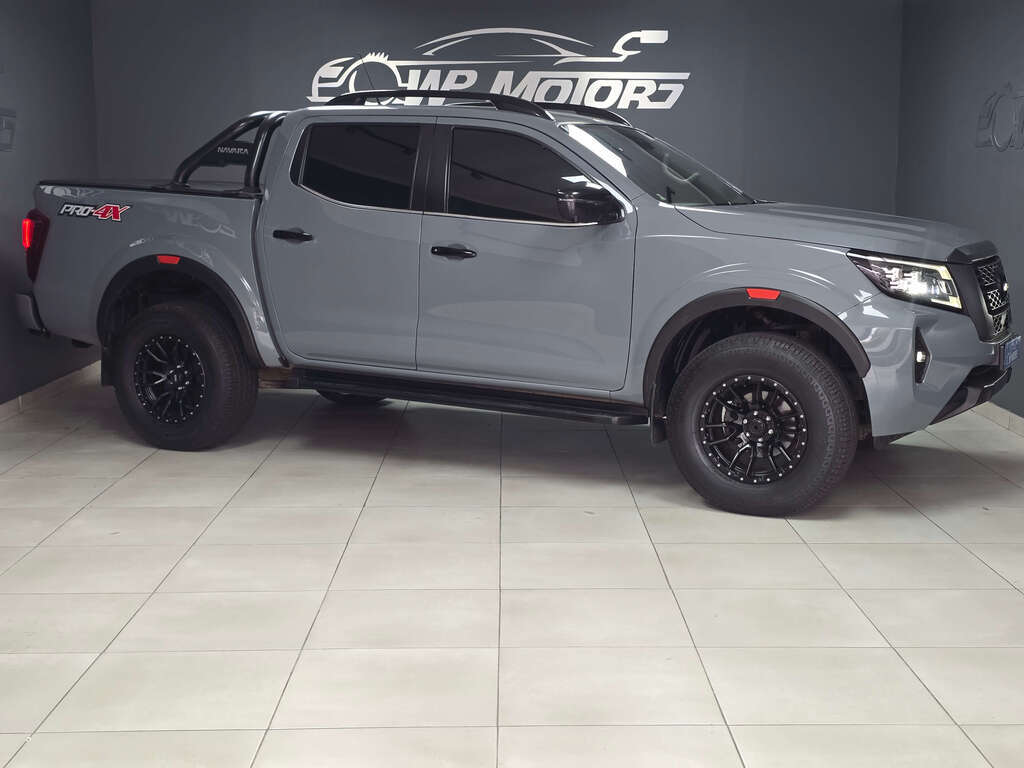 Nissan Navara 2.5DDTi Double Cab PRO-4X 4x4 WP Motors