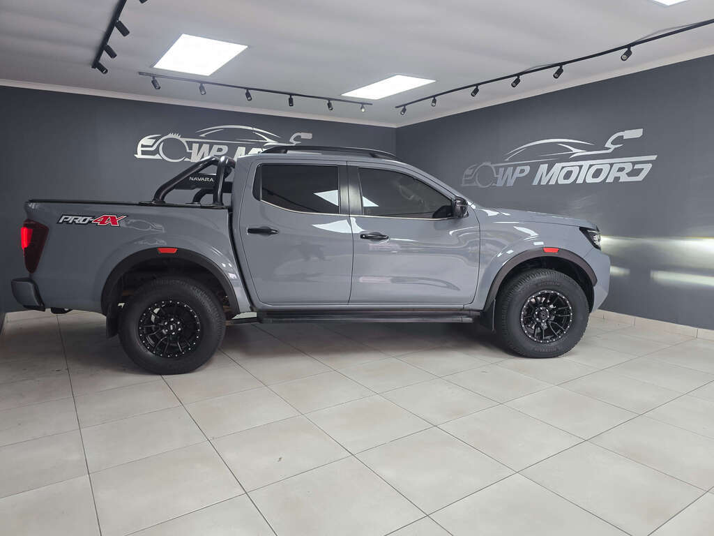 Nissan Navara 2.5DDTi Double Cab PRO-4X 4x4 WP Motors
