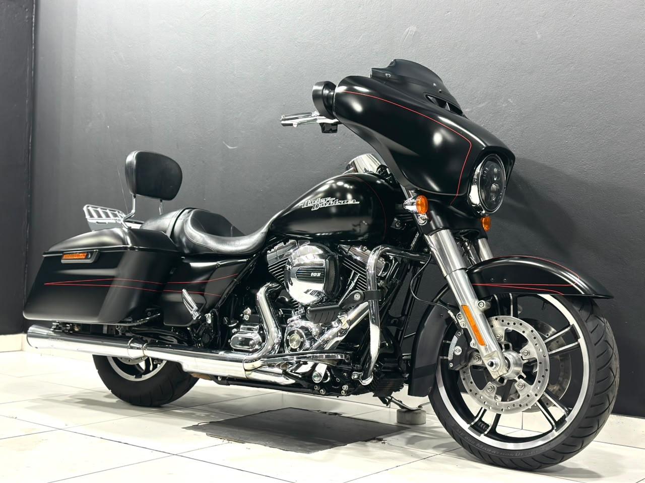 Harley-Davidson STREET GLIDE