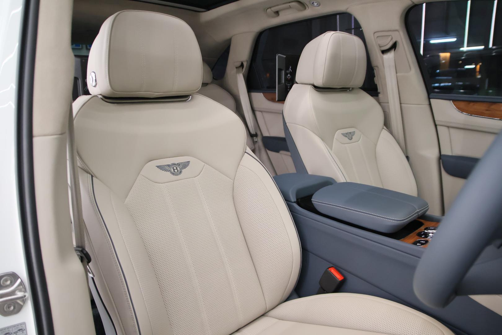 Bentley Bentayga V8 A Yas Marina Auto
