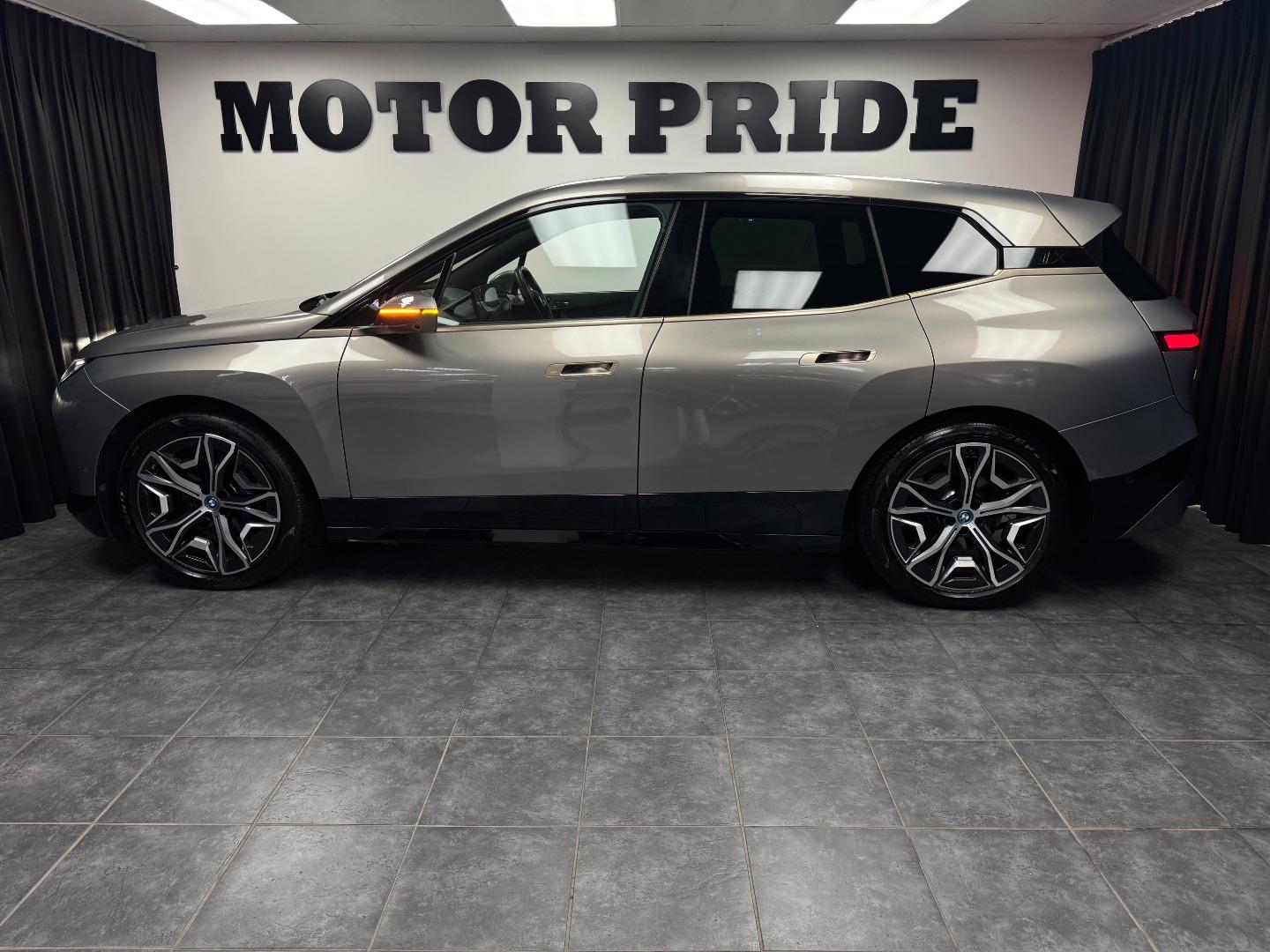 BMW iX xDrive50 Motor Pride