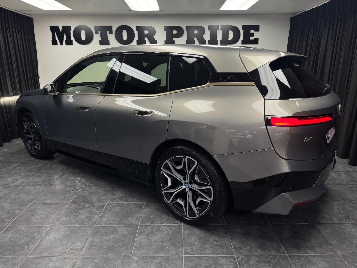 BMW iX xDrive50 Motor Pride