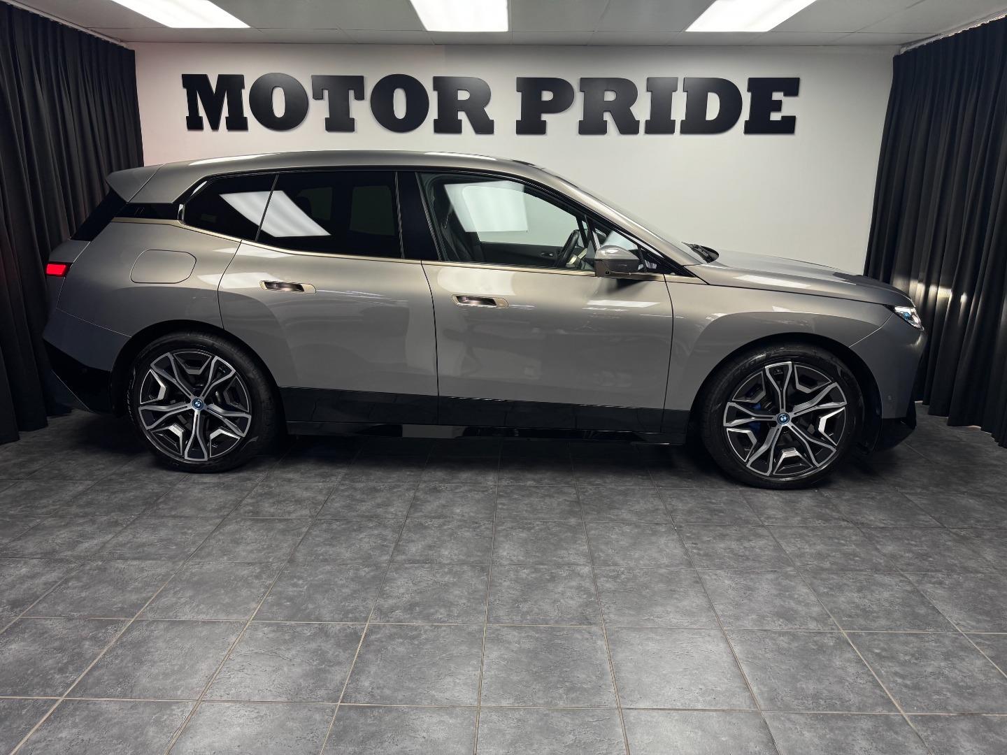 BMW iX xDrive50 Motor Pride