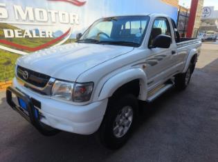 2003 Toyota Hilux 2700i Raider for sale