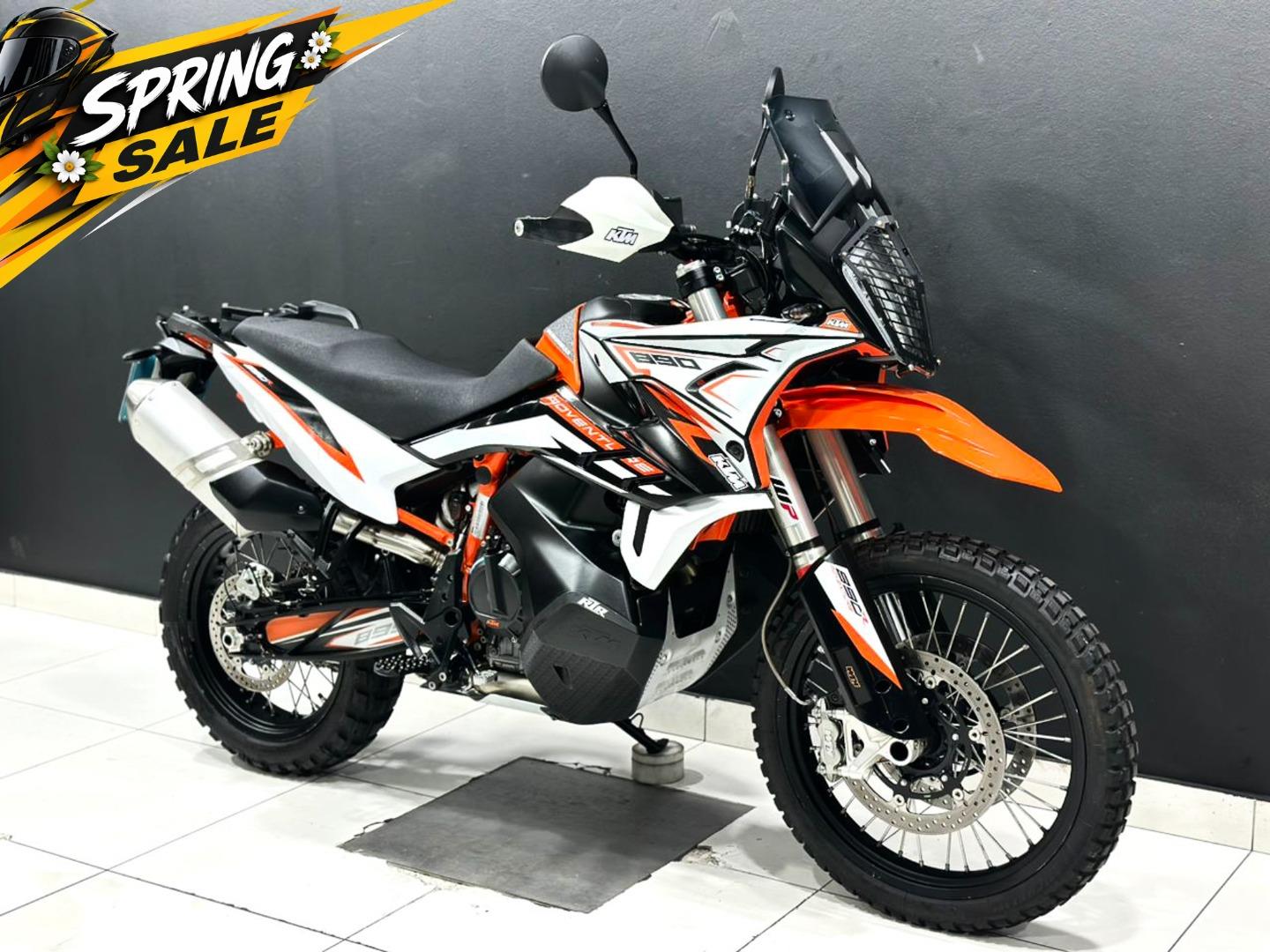 KTM 890