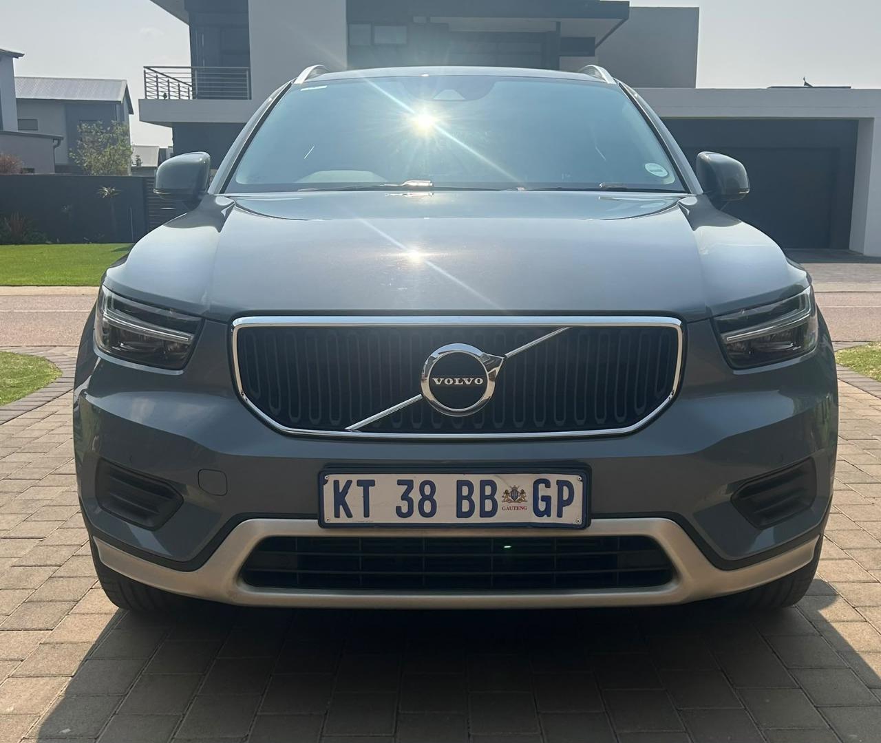2022 Volvo XC40 T3 Momentum