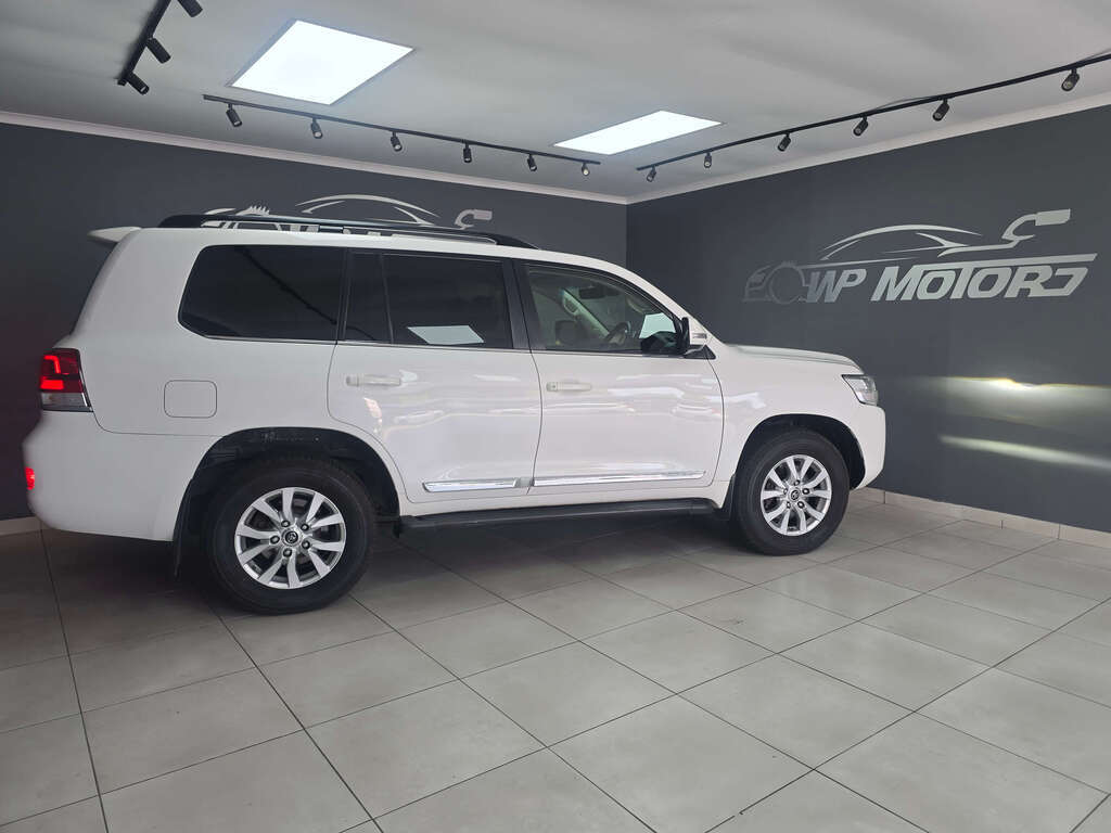 Toyota Land Cruiser 200 4.5D-4D V8 VX-R WP Motors