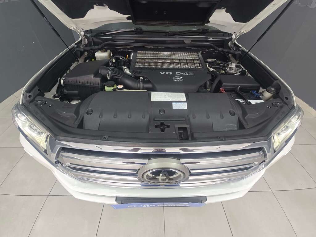 Toyota Land Cruiser 200 4.5D-4D V8 VX-R WP Motors