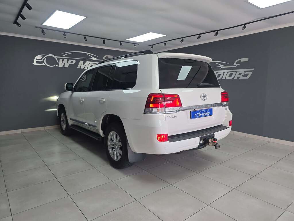 Toyota Land Cruiser 200 4.5D-4D V8 VX-R WP Motors