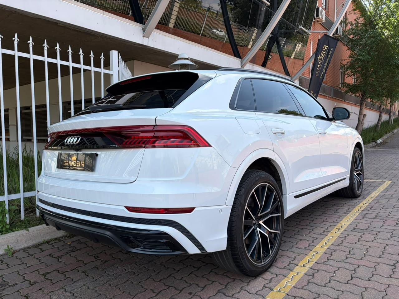 Audi Q8 55TFSI Quattro Grandeur Auto