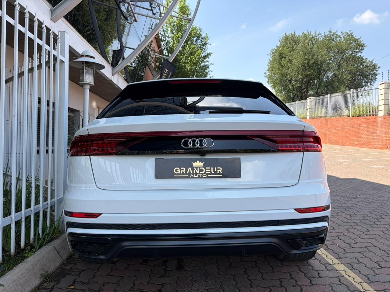 Audi Q8 55TFSI Quattro Grandeur Auto