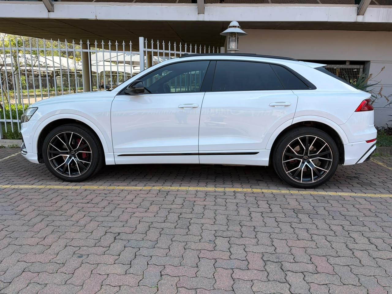 Audi Q8 55TFSI Quattro Grandeur Auto