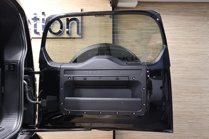 Land Rover Defender 90 V8 The SMG Collection