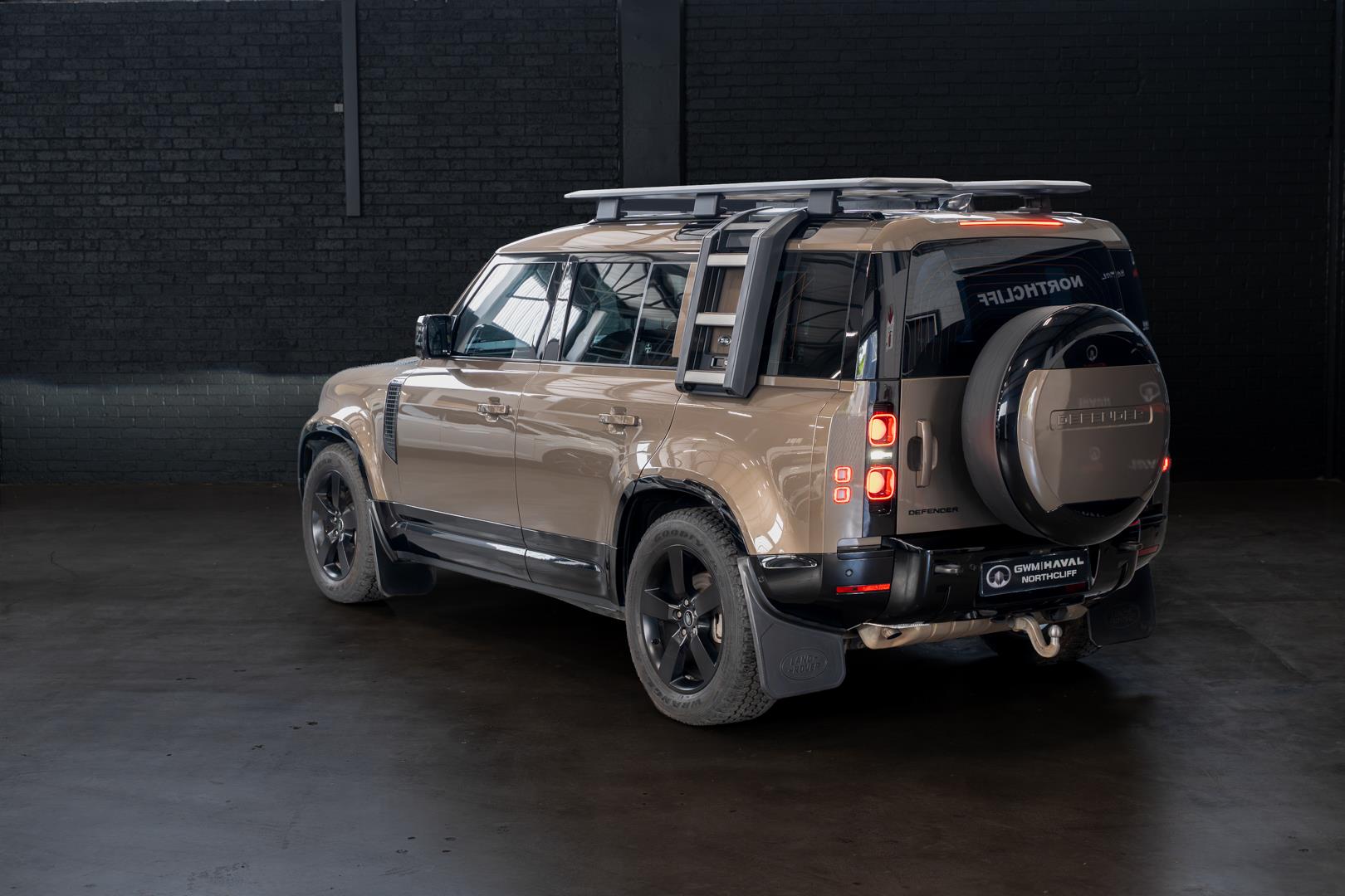 Land Rover Defender 110 D240 X-Dynamic SE GWM Northcliff