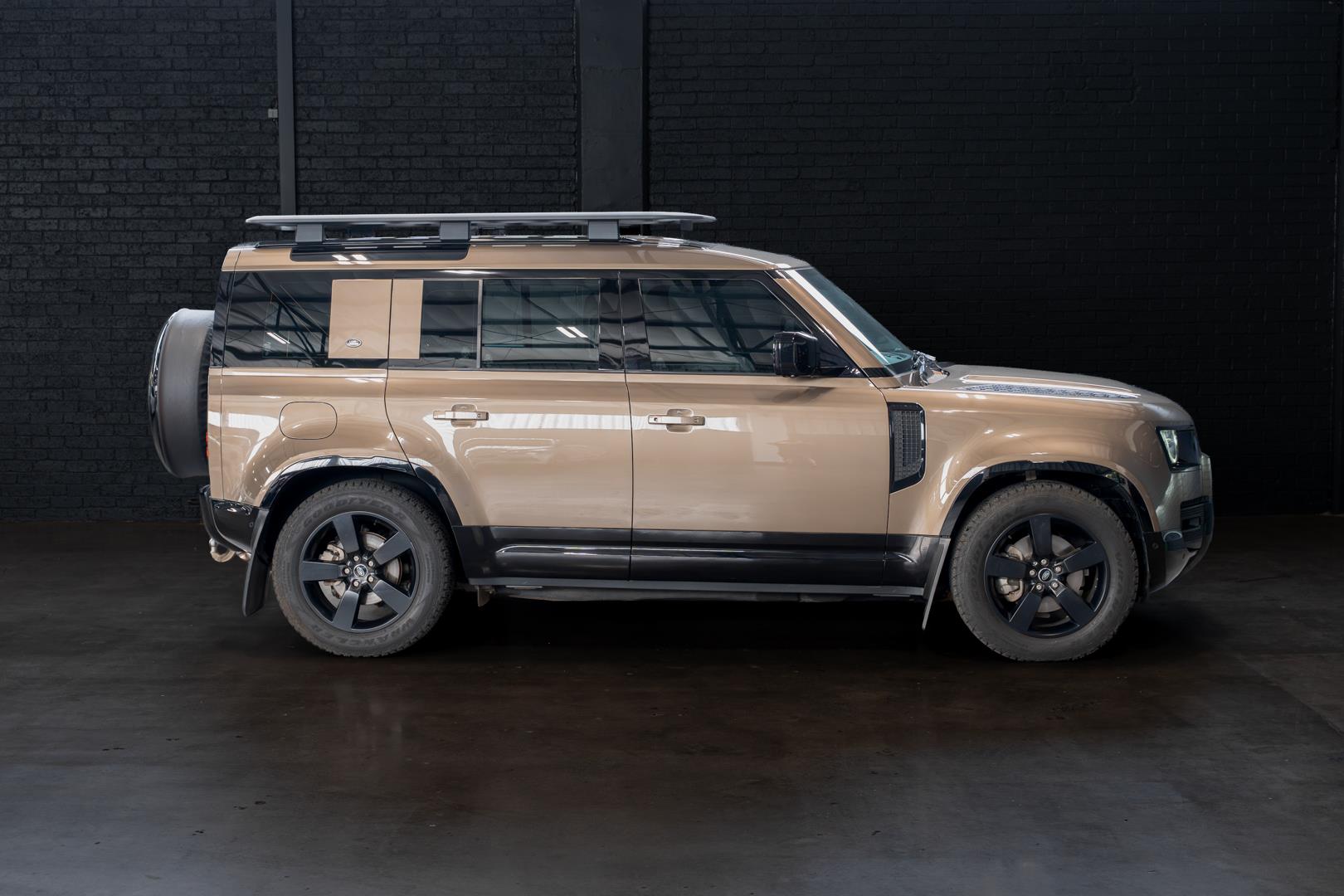 Land Rover Defender 110 D240 X-Dynamic SE GWM Northcliff