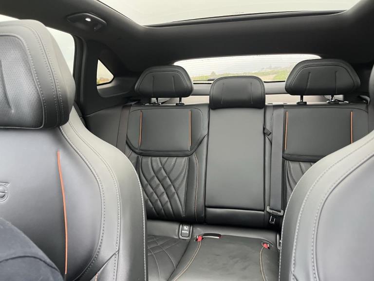 Rear-seat view and sunroof in the Deepal S07.