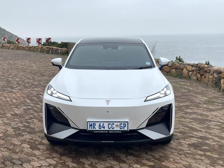 The Deepal S07 parked on Clarence Drive, full-frontal view.