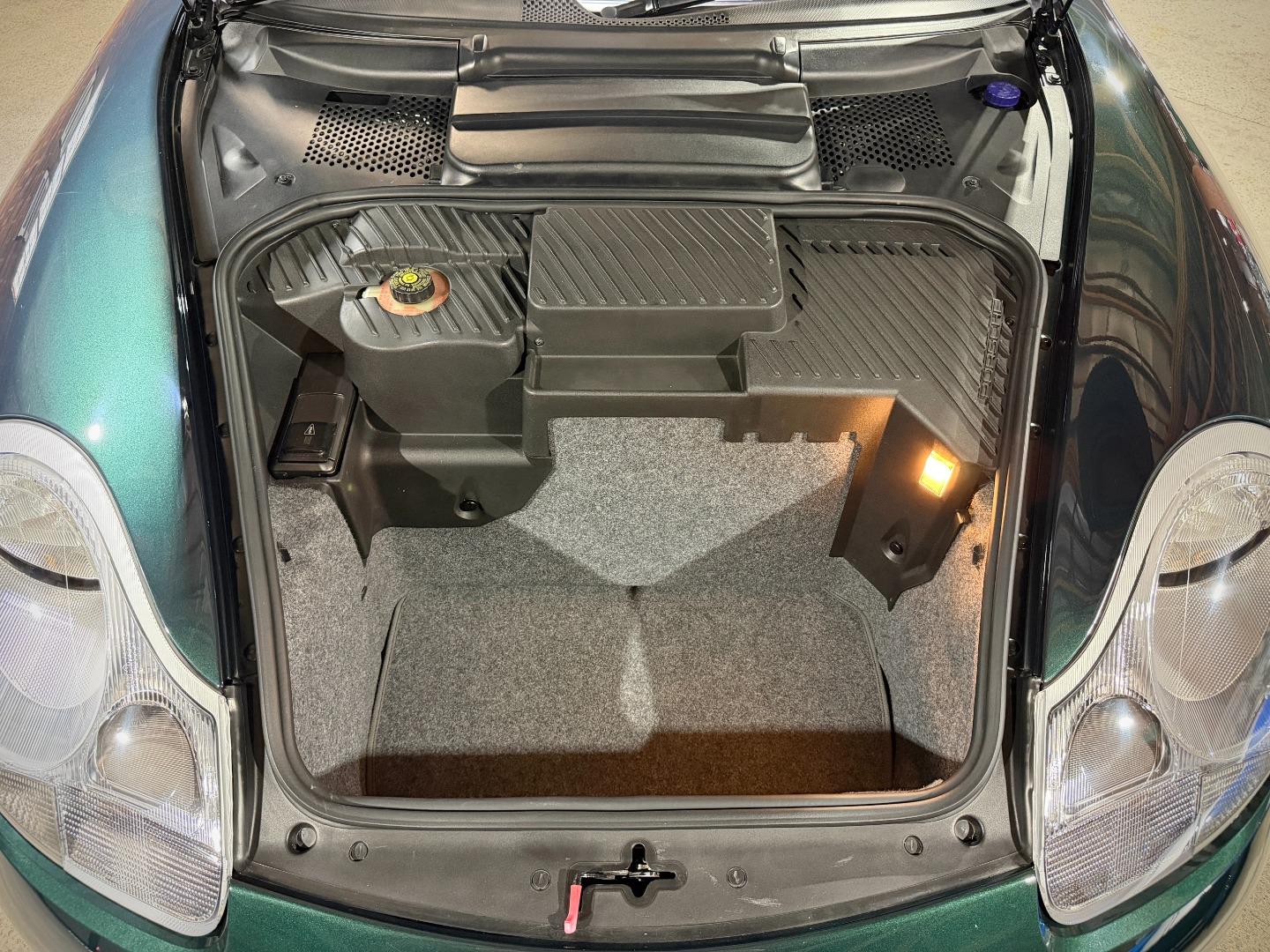 Porsche 911 Carrera 4 (996) Lemon Garage