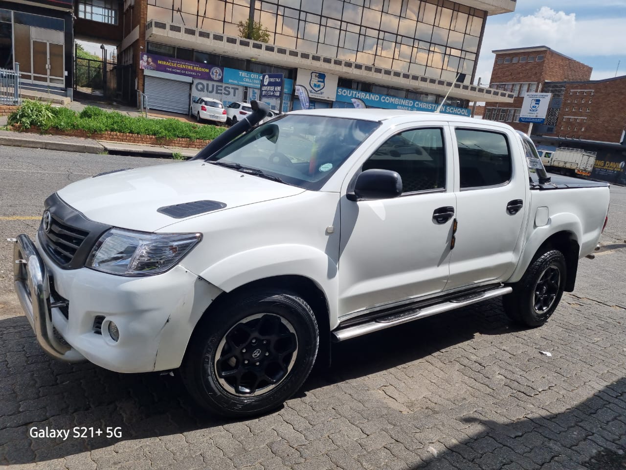 Toyota Hilux 2.5D-4D Double Cab 4x4 SRX TN Cars