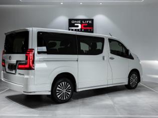 2022 Toyota Quantum 2.8 LWB Bus 6-seater VX Premium for sale