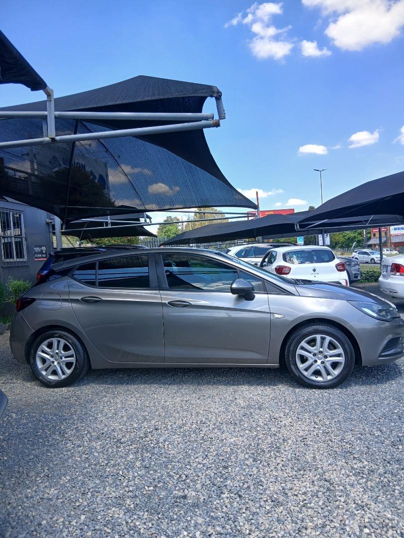 Opel Astra Hatch 1.0T Chothe Cars