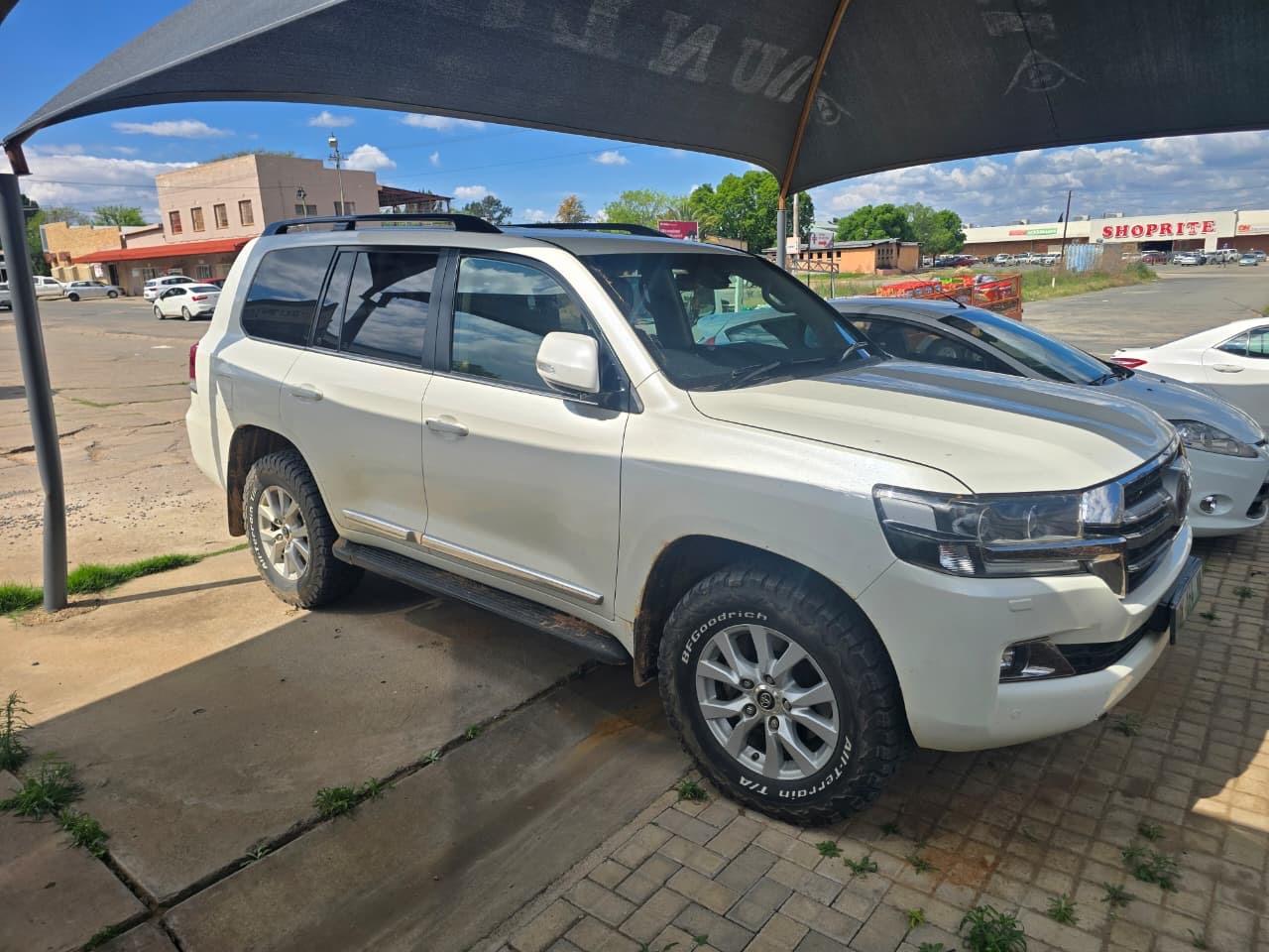 Toyota Land Cruiser 200 4.5D-4D V8 VX-R