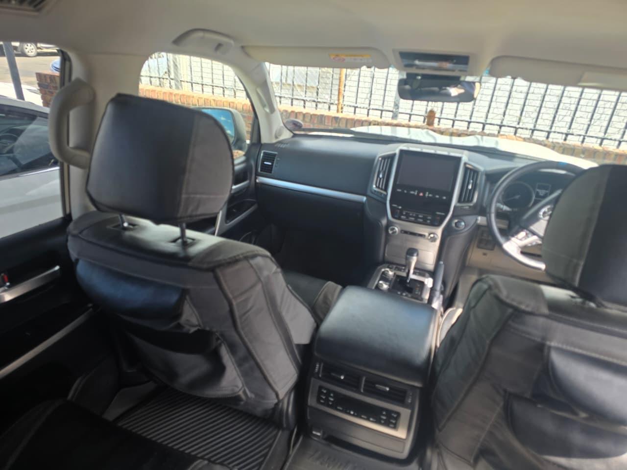 Toyota Land Cruiser 200 4.5D-4D V8 VX-R