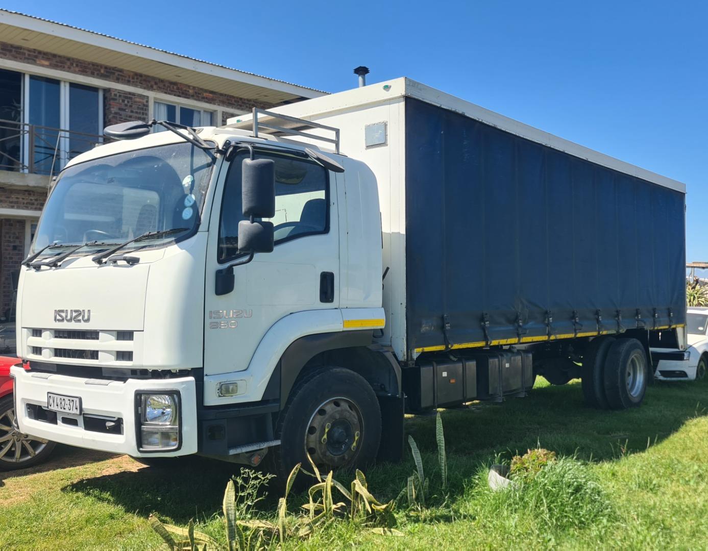 2014 Isuzu F-Series FTR850