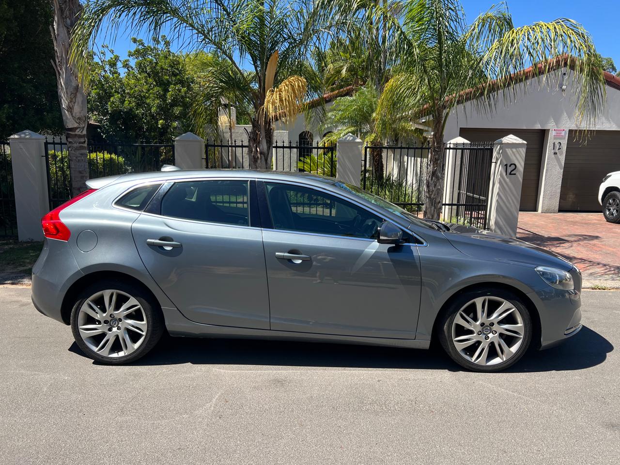 Volvo V40 D2 Excel LJR Auto