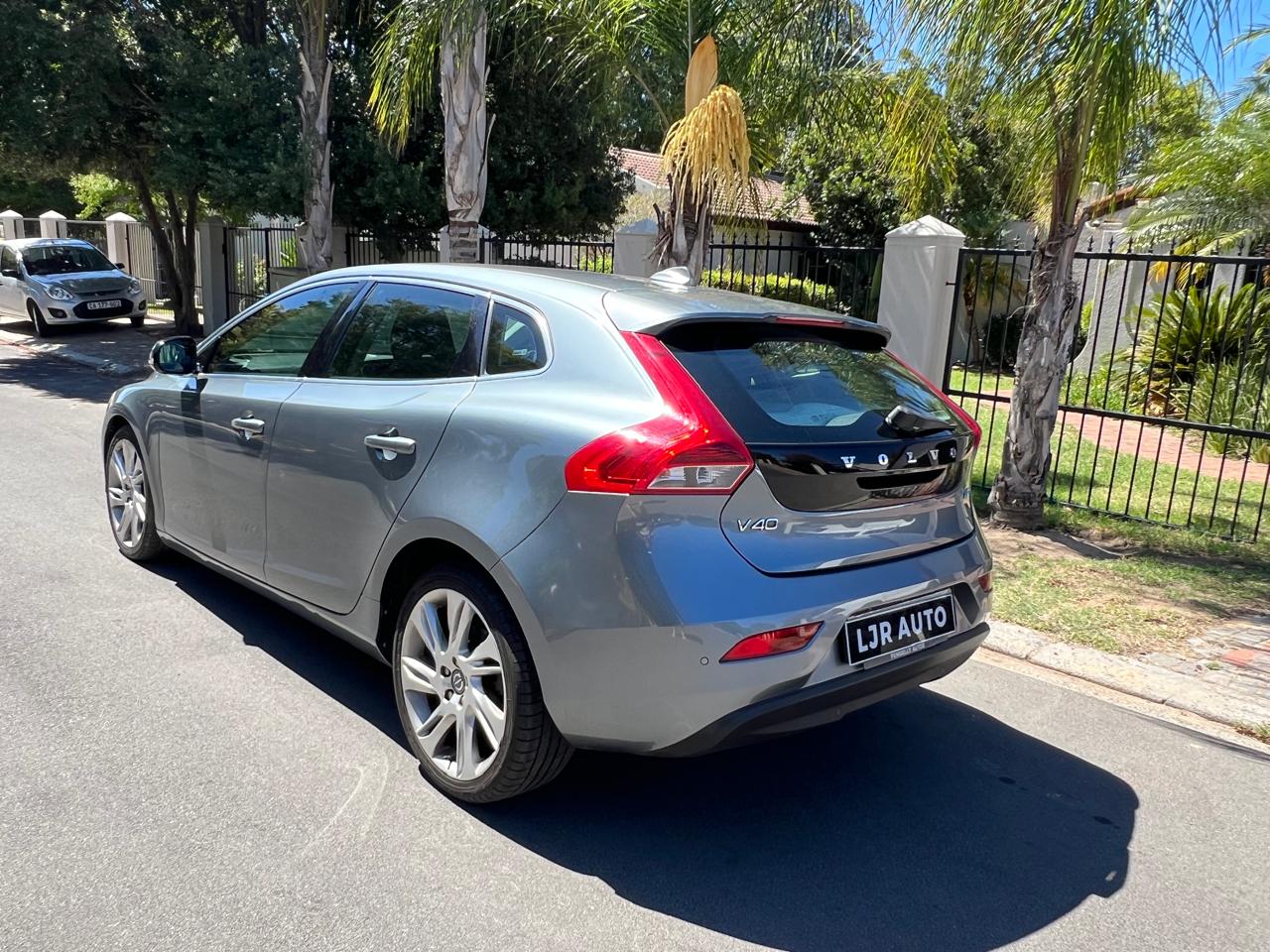 Volvo V40 D2 Excel LJR Auto