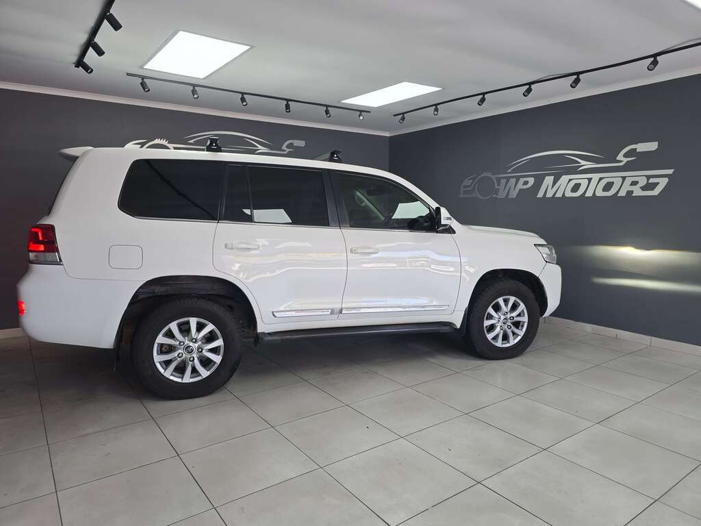 Toyota Land Cruiser 200 4.5D-4D V8 VX WP Motors